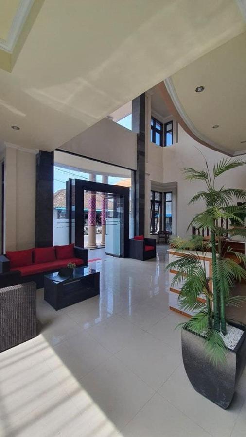 Grand Puri Hotel Batununggul ภายนอก รูปภาพ