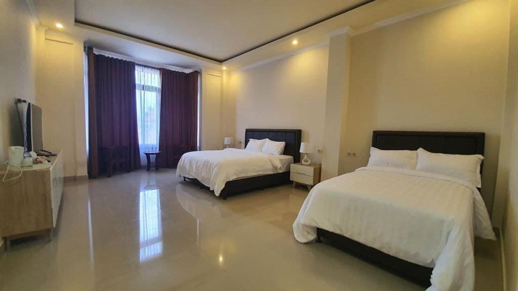 Grand Puri Hotel Batununggul ภายนอก รูปภาพ