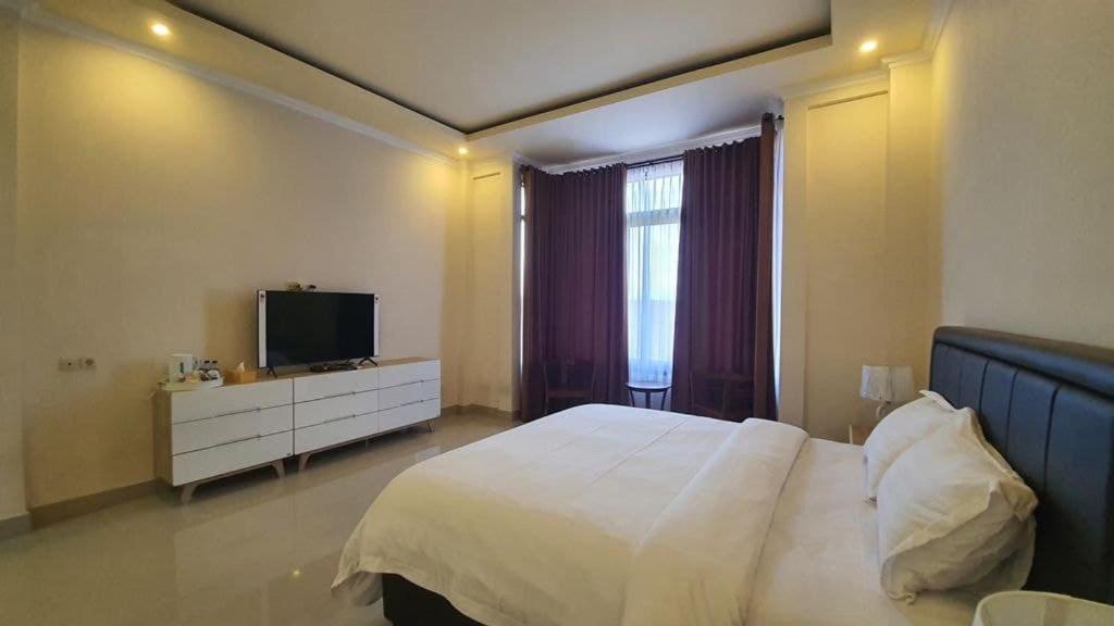 Grand Puri Hotel Batununggul ภายนอก รูปภาพ