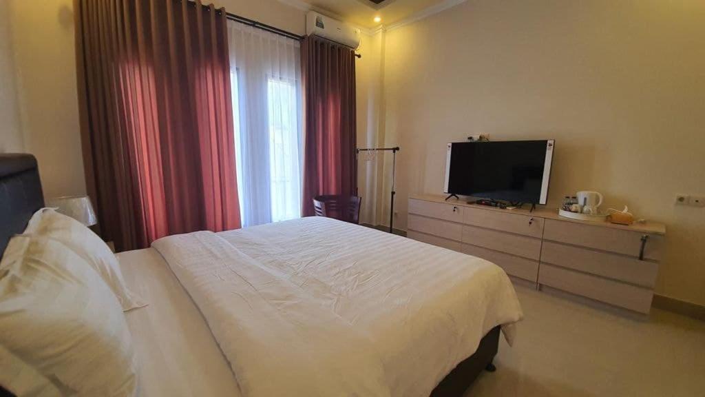 Grand Puri Hotel Batununggul ภายนอก รูปภาพ